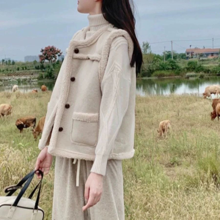 Women's Faux Fur Vest with Round Neck